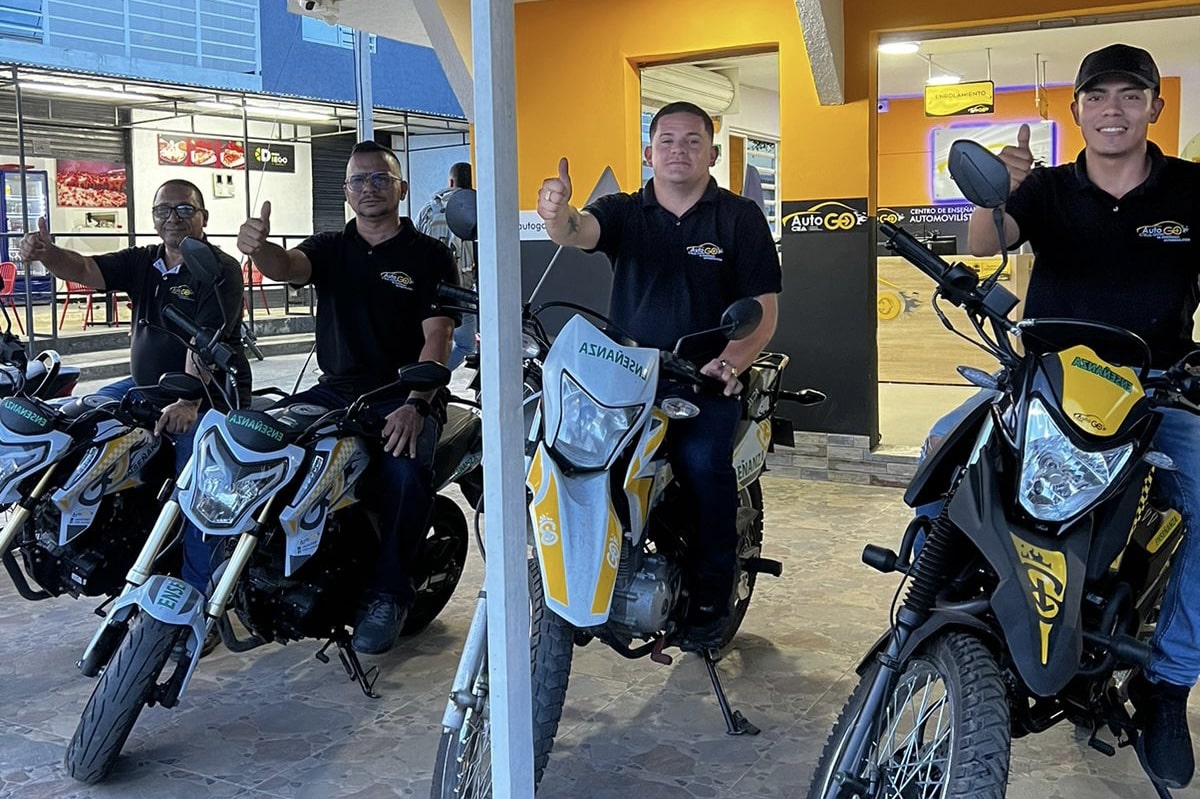 instructores en motos cea autogo