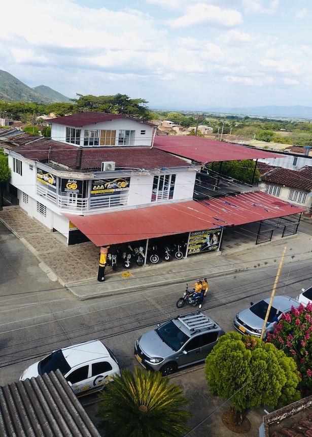 vista desde arriba de centro de enseñanza automovilística autogo